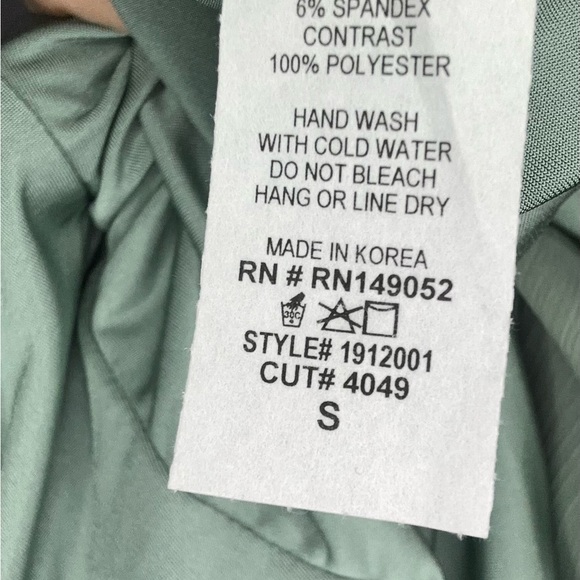 Cute and stylish bodysuit that can be worn to the office , brunch or the club. - Picture 5 of 6